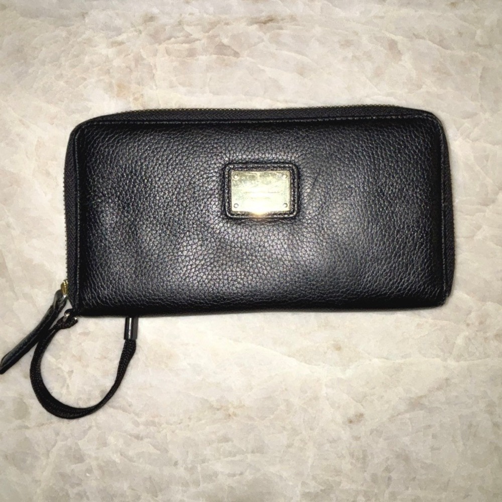Kenneth Cole New York Pebbled Leather Zip-Around Wallet, Black‎